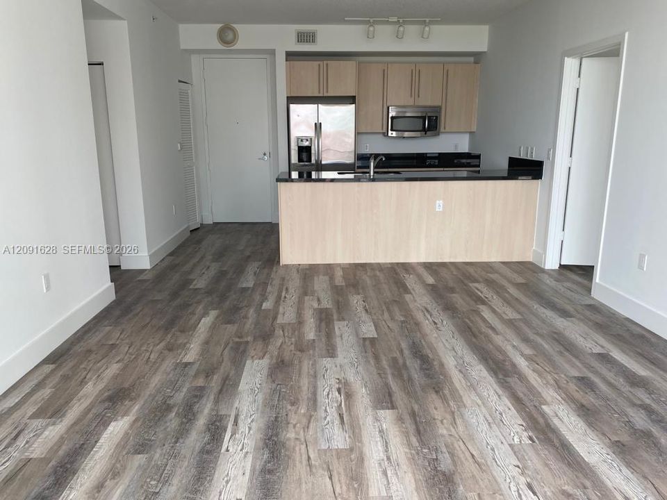 For Rent: $4,000 (2 beds, 2 baths, 1013 Square Feet)