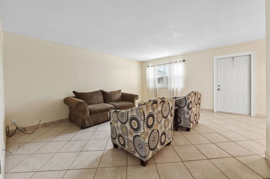 06 Living room 02