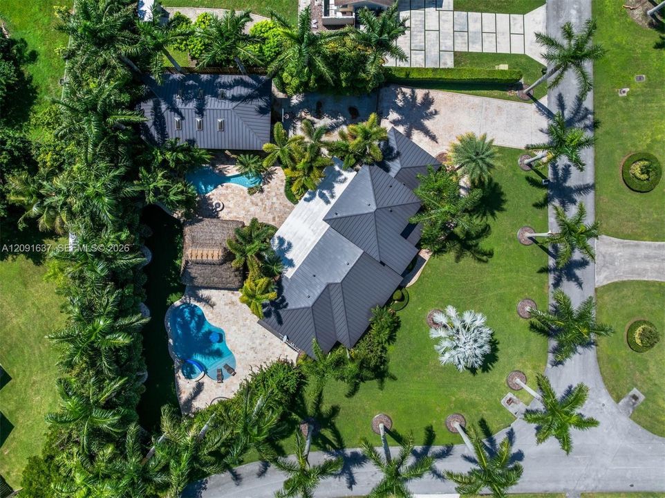 На продажу: $1,850,000 (5 спален, 2 ванн, 3188 Квадратных фут)