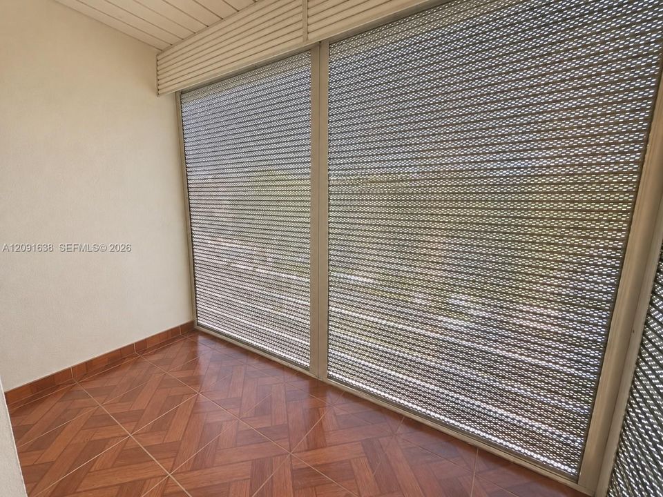 На продажу: $107,000 (1 спален, 1 ванн, 735 Квадратных фут)