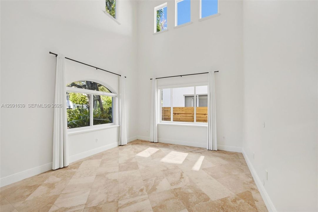En Renta: $21,500 (5 camas, 6 baños, 3515 Pies cuadrados)