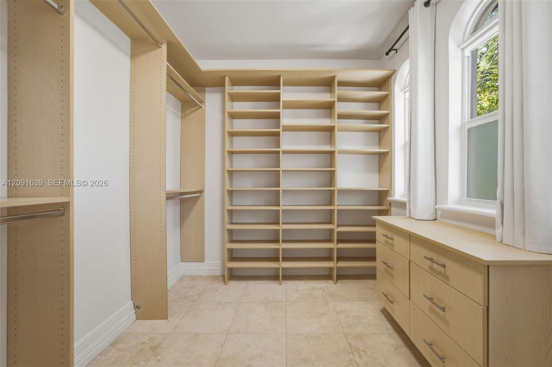 En Renta: $21,500 (5 camas, 6 baños, 3515 Pies cuadrados)