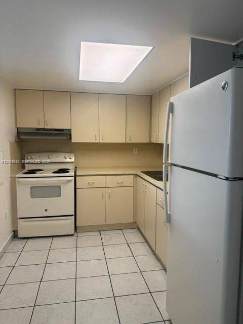 For Rent: $2,325 (2 beds, 1 baths, 0 Square Feet)