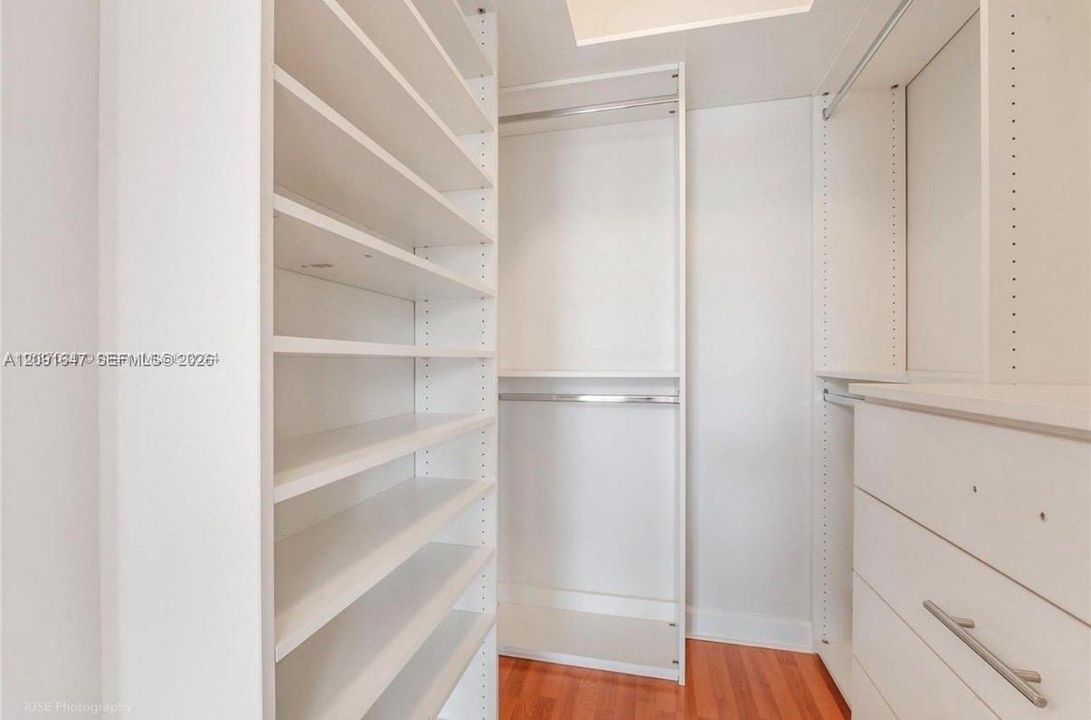 For Sale: $555,000 (2 beds, 2 baths, 932 Square Feet)