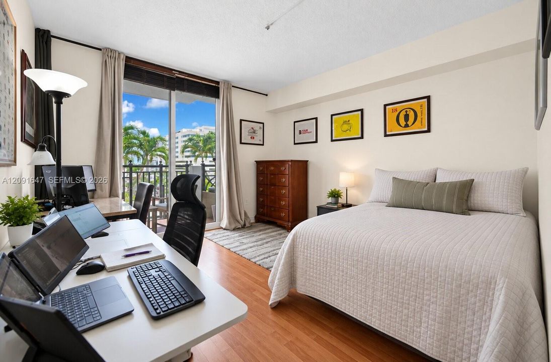 For Sale: $555,000 (2 beds, 2 baths, 932 Square Feet)