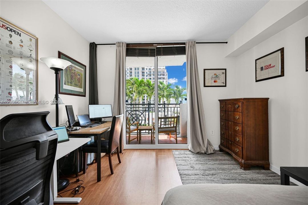 For Sale: $555,000 (2 beds, 2 baths, 932 Square Feet)
