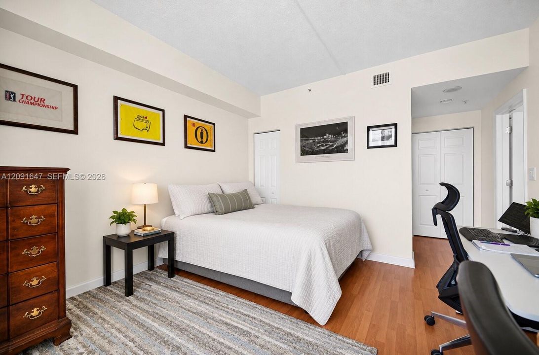 For Sale: $555,000 (2 beds, 2 baths, 932 Square Feet)
