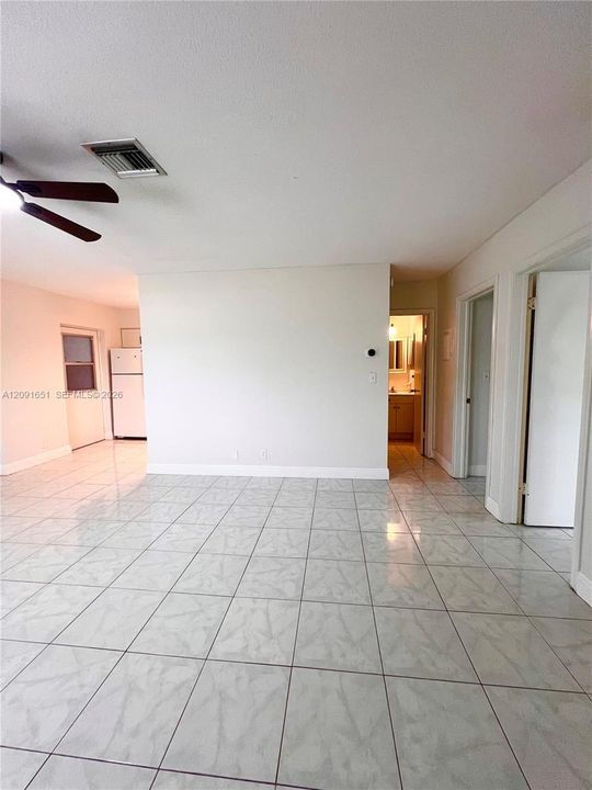 For Rent: $1,950 (2 beds, 1 baths, 750 Square Feet)