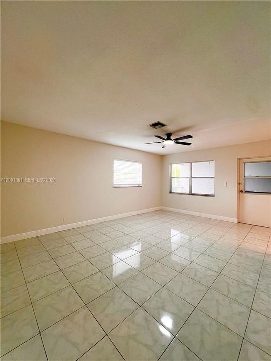 For Rent: $1,950 (2 beds, 1 baths, 750 Square Feet)