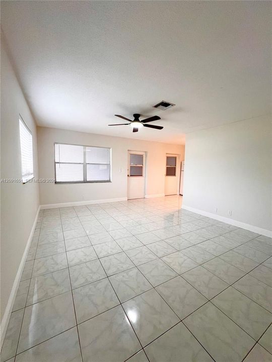 For Rent: $1,950 (2 beds, 1 baths, 750 Square Feet)