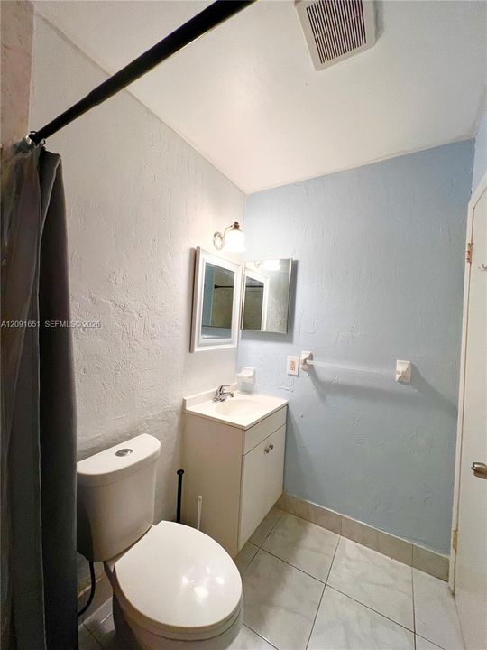 For Rent: $1,950 (2 beds, 1 baths, 750 Square Feet)