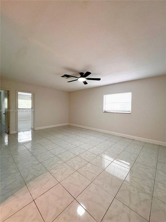 For Rent: $1,950 (2 beds, 1 baths, 750 Square Feet)