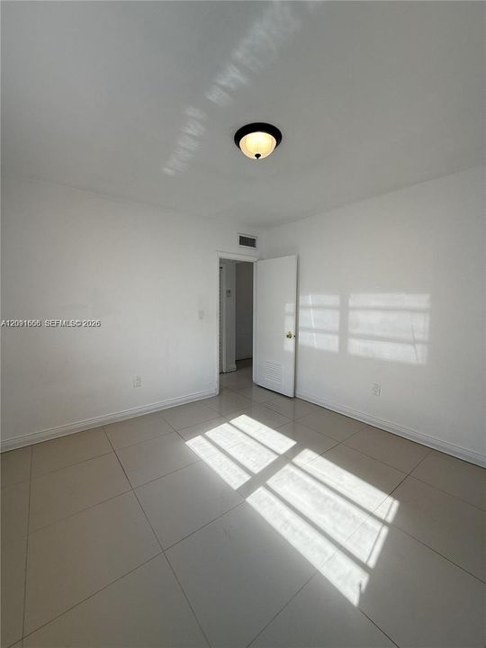 В аренду: $1,750 (1 спален, 1 ванн, 24060 Квадратных фут)