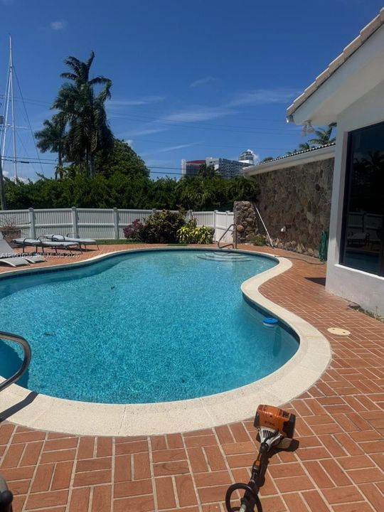 En Venta: $2,500,000 (2 camas, 2 baños, 2274 Pies cuadrados)
