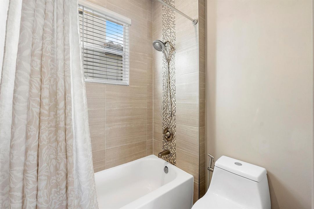 8031 NW 125th Terrace_023
