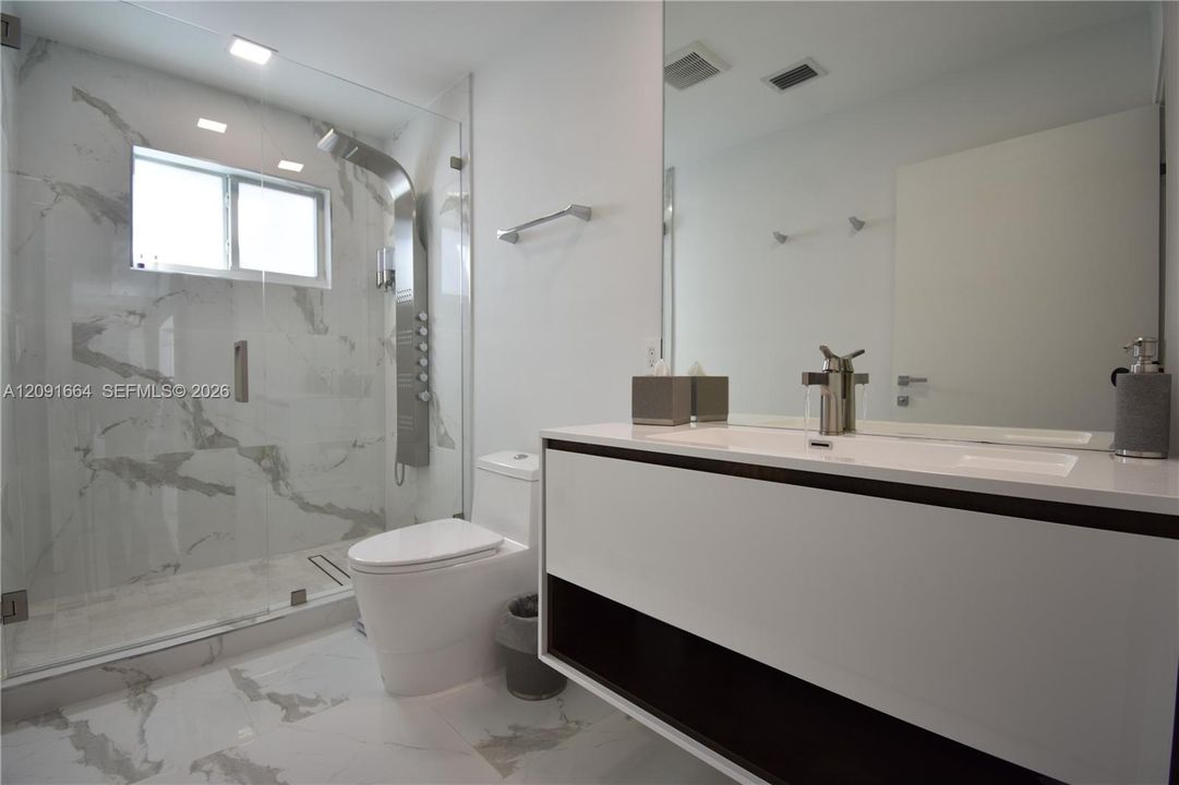 En Venta: $2,050,000 (4 camas, 3 baños, 3041 Pies cuadrados)