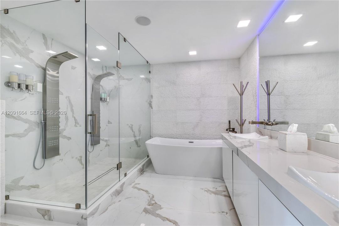 En Venta: $2,050,000 (4 camas, 3 baños, 3041 Pies cuadrados)