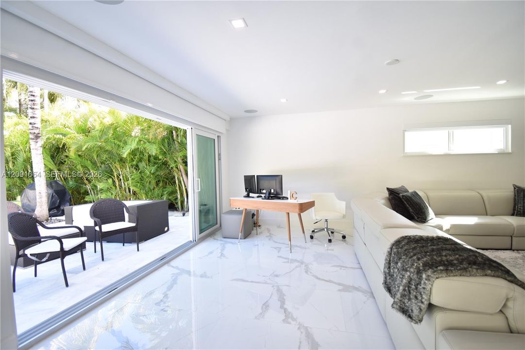 En Venta: $2,050,000 (4 camas, 3 baños, 3041 Pies cuadrados)
