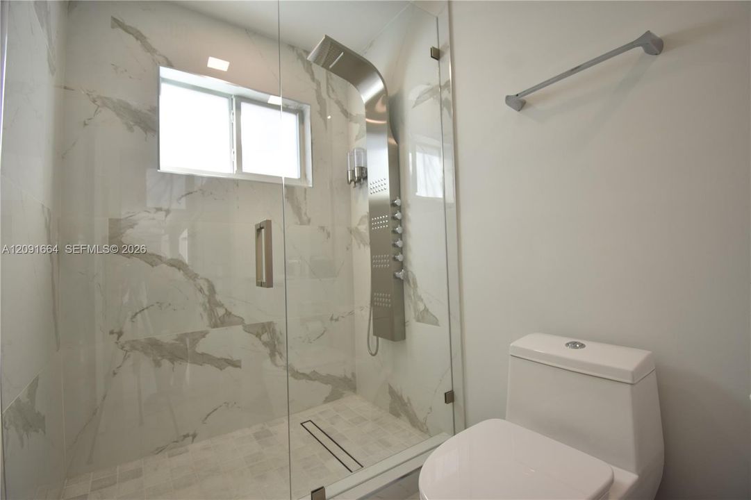En Venta: $2,050,000 (4 camas, 3 baños, 3041 Pies cuadrados)