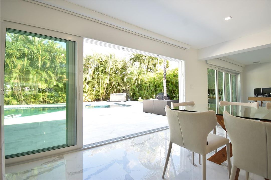 En Venta: $2,050,000 (4 camas, 3 baños, 3041 Pies cuadrados)