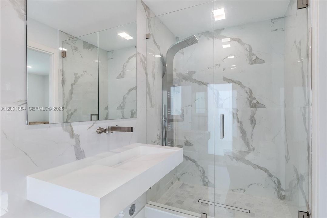 En Venta: $2,050,000 (4 camas, 3 baños, 3041 Pies cuadrados)