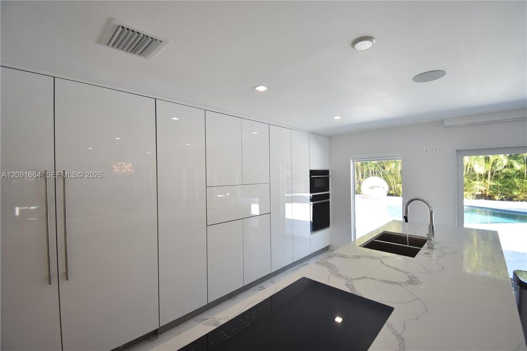 En Venta: $2,050,000 (4 camas, 3 baños, 3041 Pies cuadrados)