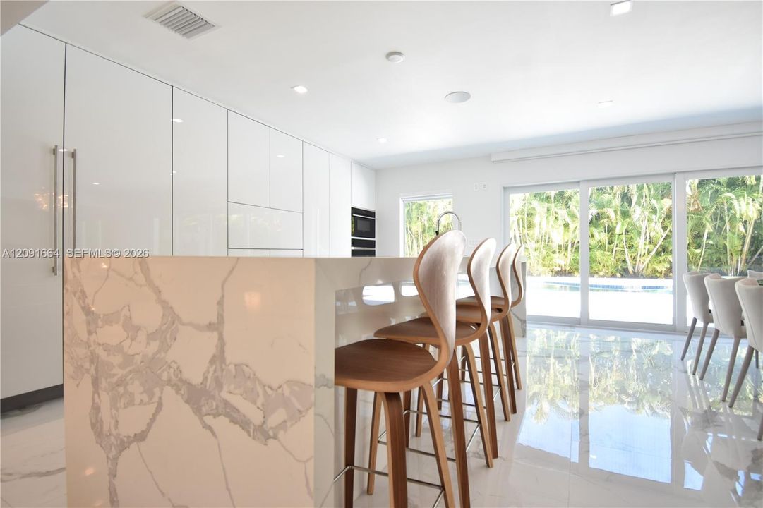 En Venta: $2,050,000 (4 camas, 3 baños, 3041 Pies cuadrados)