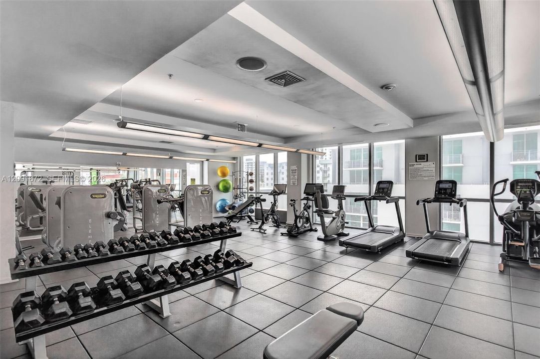 For Sale: $595,000 (2 beds, 2 baths, 1077 Square Feet)