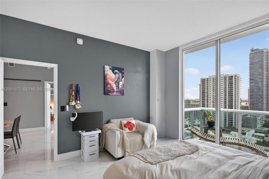 For Sale: $595,000 (2 beds, 2 baths, 1077 Square Feet)