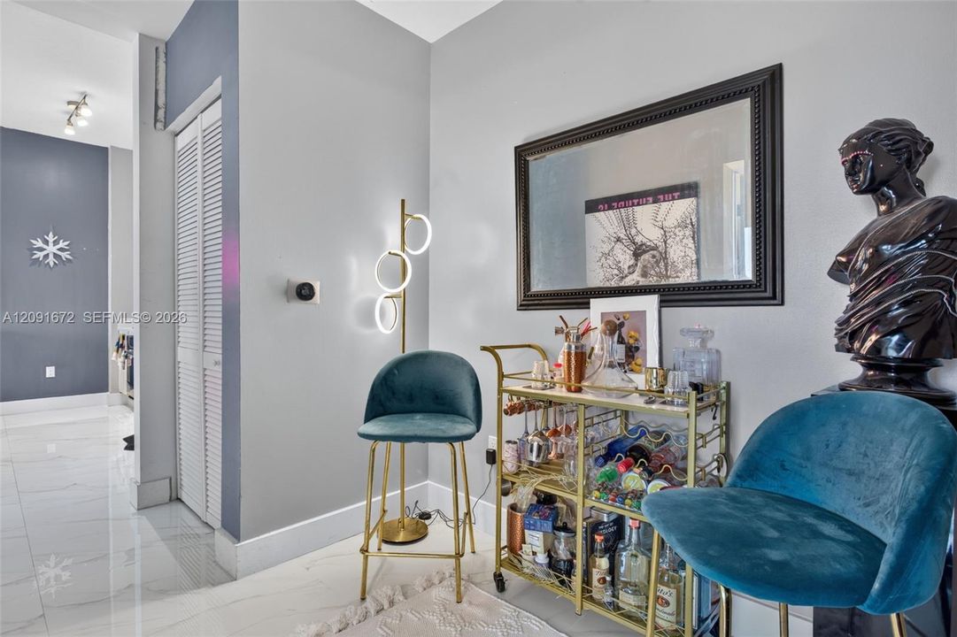 For Sale: $595,000 (2 beds, 2 baths, 1077 Square Feet)