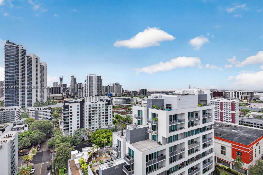 For Sale: $595,000 (2 beds, 2 baths, 1077 Square Feet)