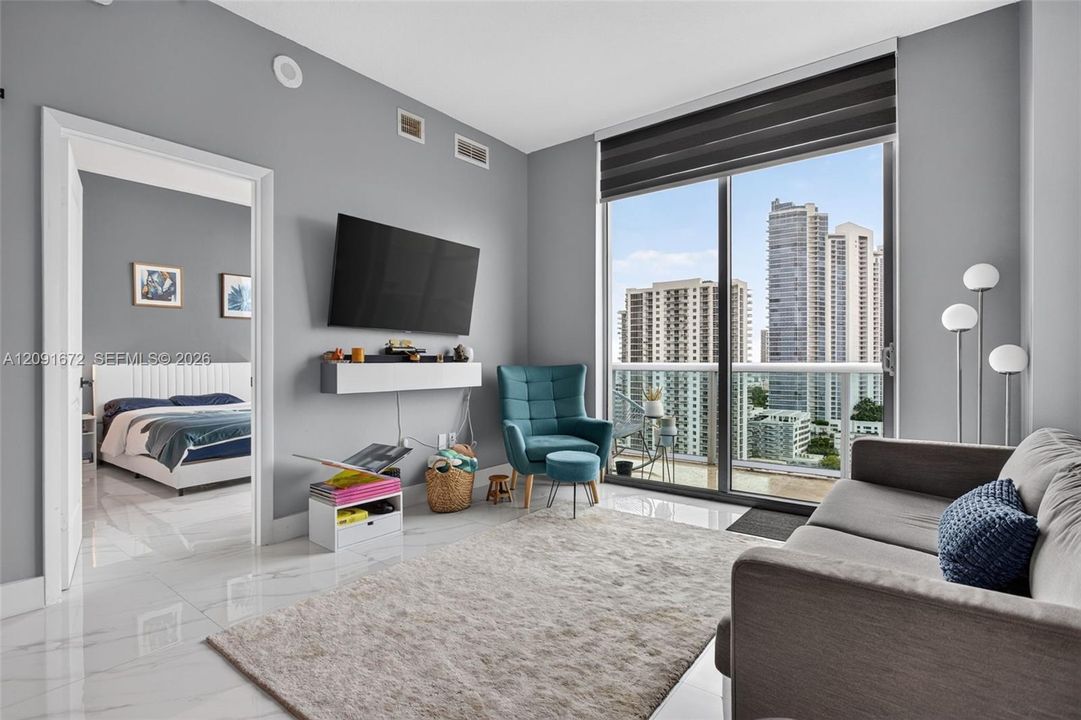 For Sale: $595,000 (2 beds, 2 baths, 1077 Square Feet)