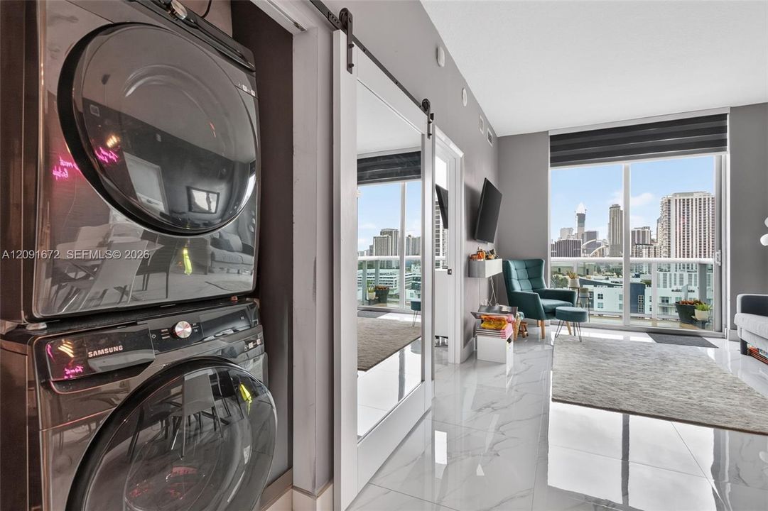 For Sale: $595,000 (2 beds, 2 baths, 1077 Square Feet)