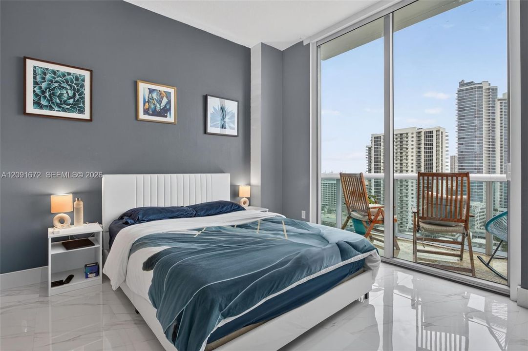 For Sale: $595,000 (2 beds, 2 baths, 1077 Square Feet)