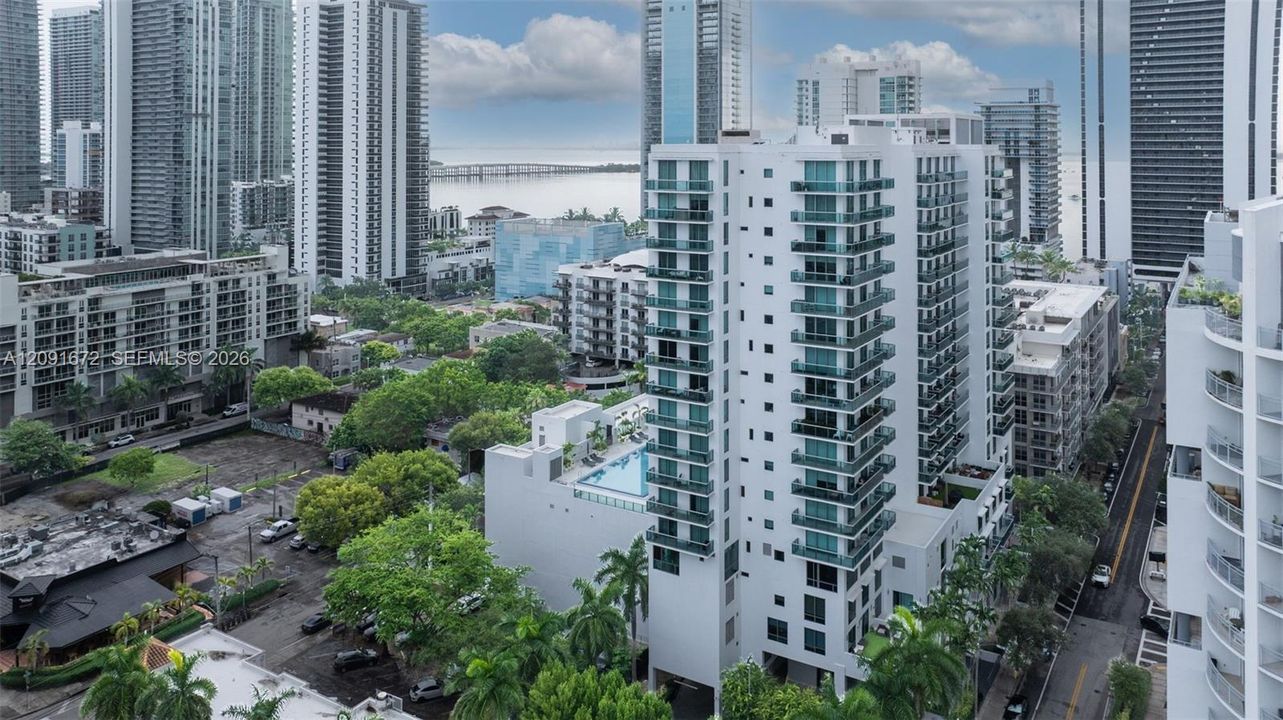 For Sale: $595,000 (2 beds, 2 baths, 1077 Square Feet)