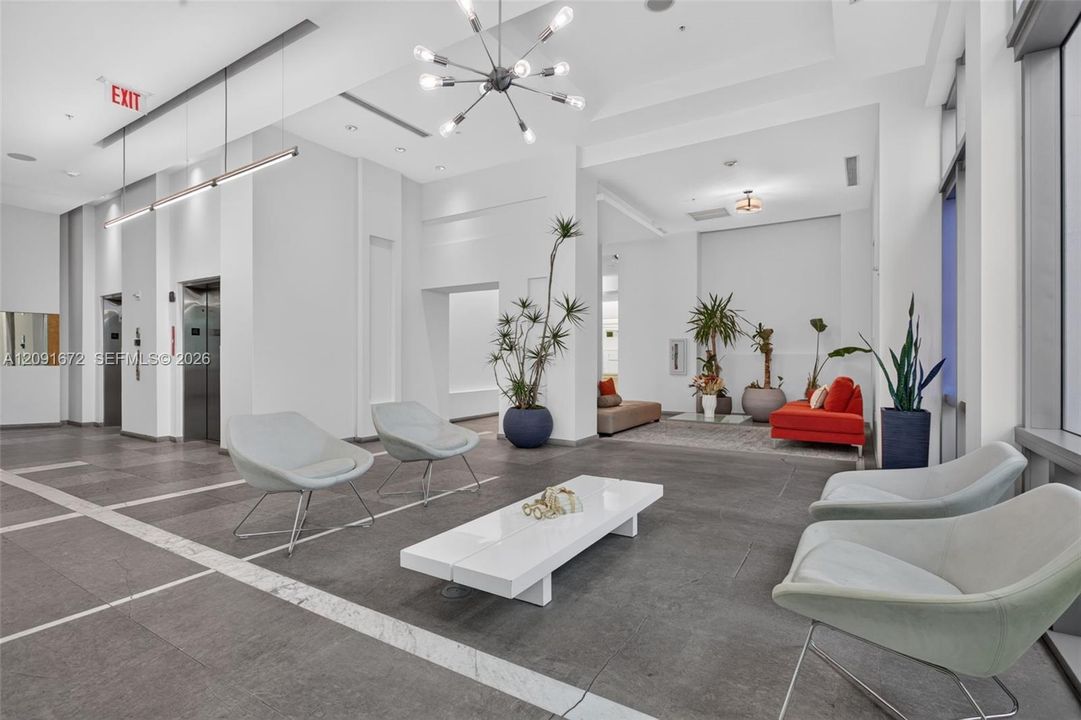 For Sale: $595,000 (2 beds, 2 baths, 1077 Square Feet)