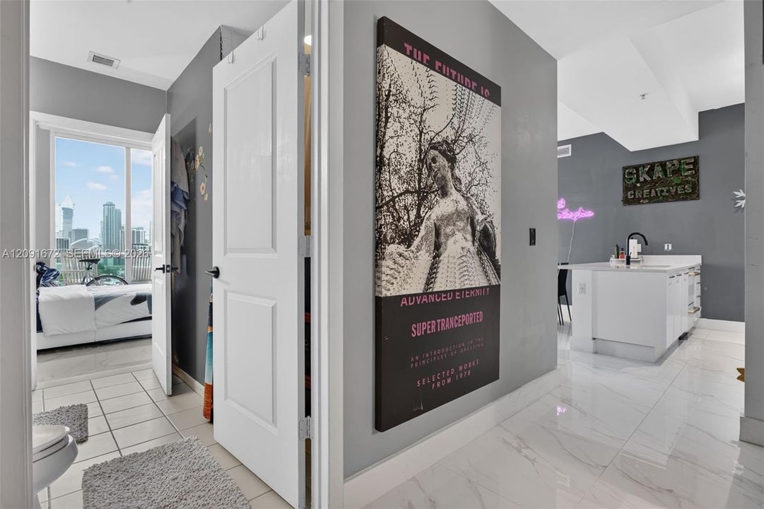 For Sale: $595,000 (2 beds, 2 baths, 1077 Square Feet)