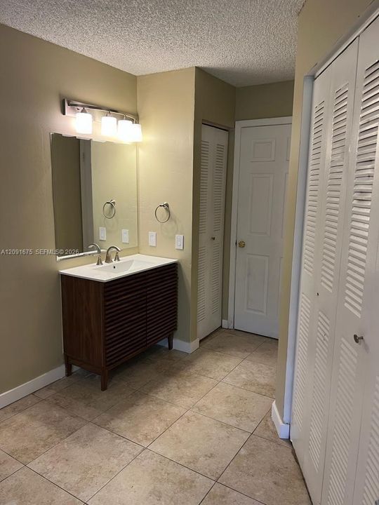 For Rent: $1,950 (2 beds, 2 baths, 1024 Square Feet)