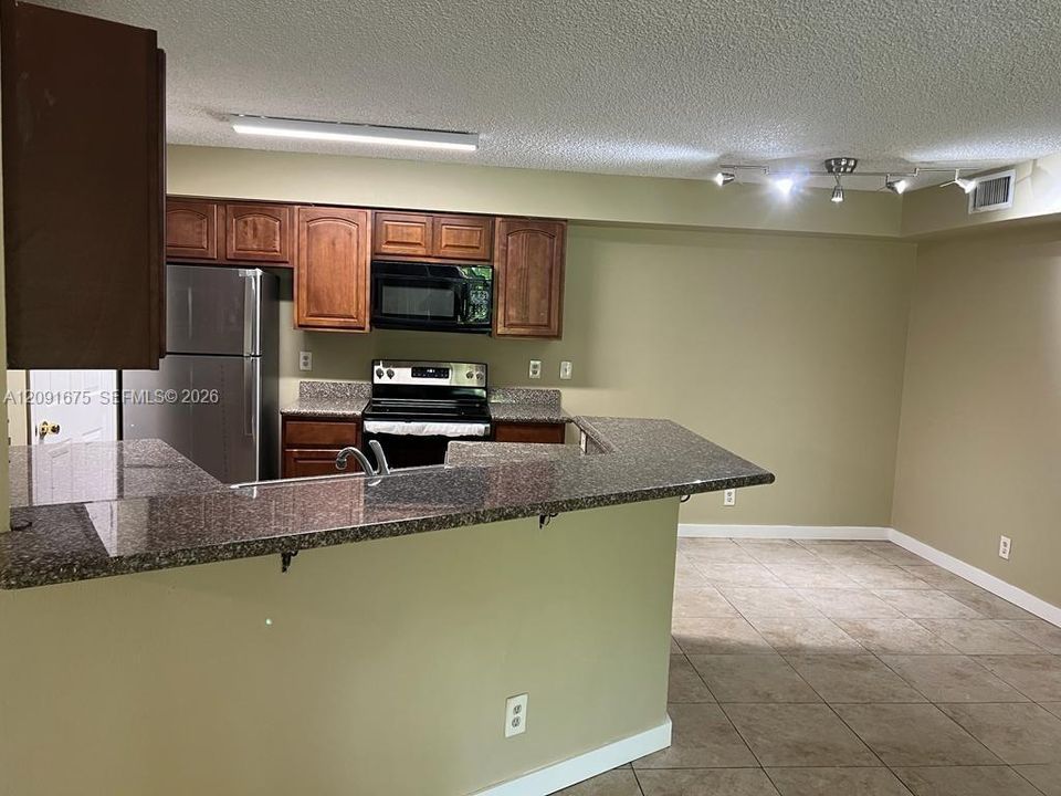 For Rent: $1,950 (2 beds, 2 baths, 1024 Square Feet)
