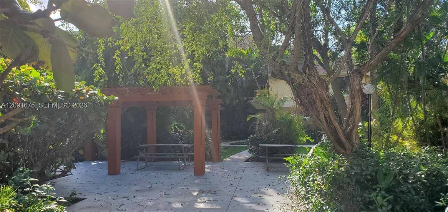 For Rent: $1,950 (2 beds, 2 baths, 1024 Square Feet)
