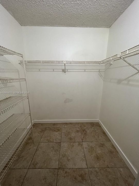 For Rent: $1,950 (2 beds, 2 baths, 1024 Square Feet)