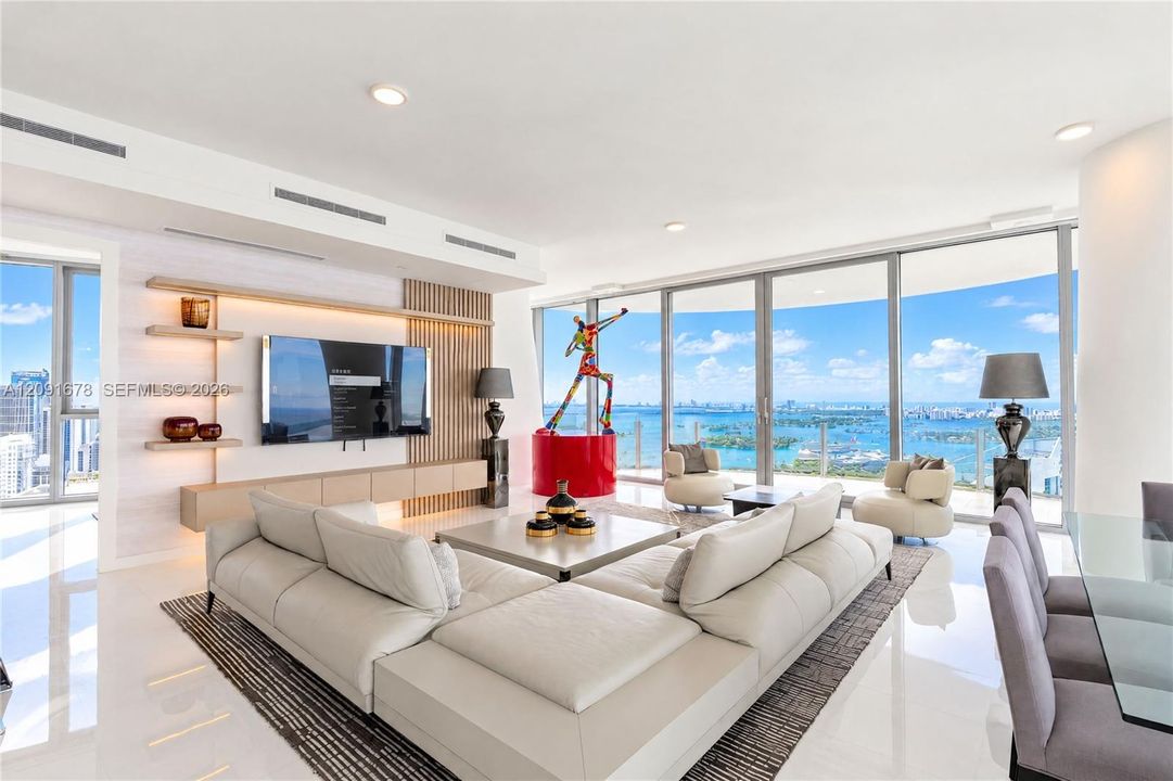 For Rent: $45,000 (5 beds, 5 baths, 3764 Square Feet)