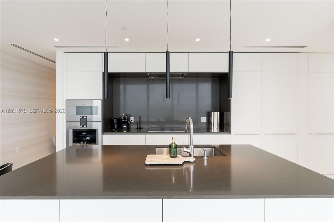 For Rent: $45,000 (5 beds, 5 baths, 3764 Square Feet)