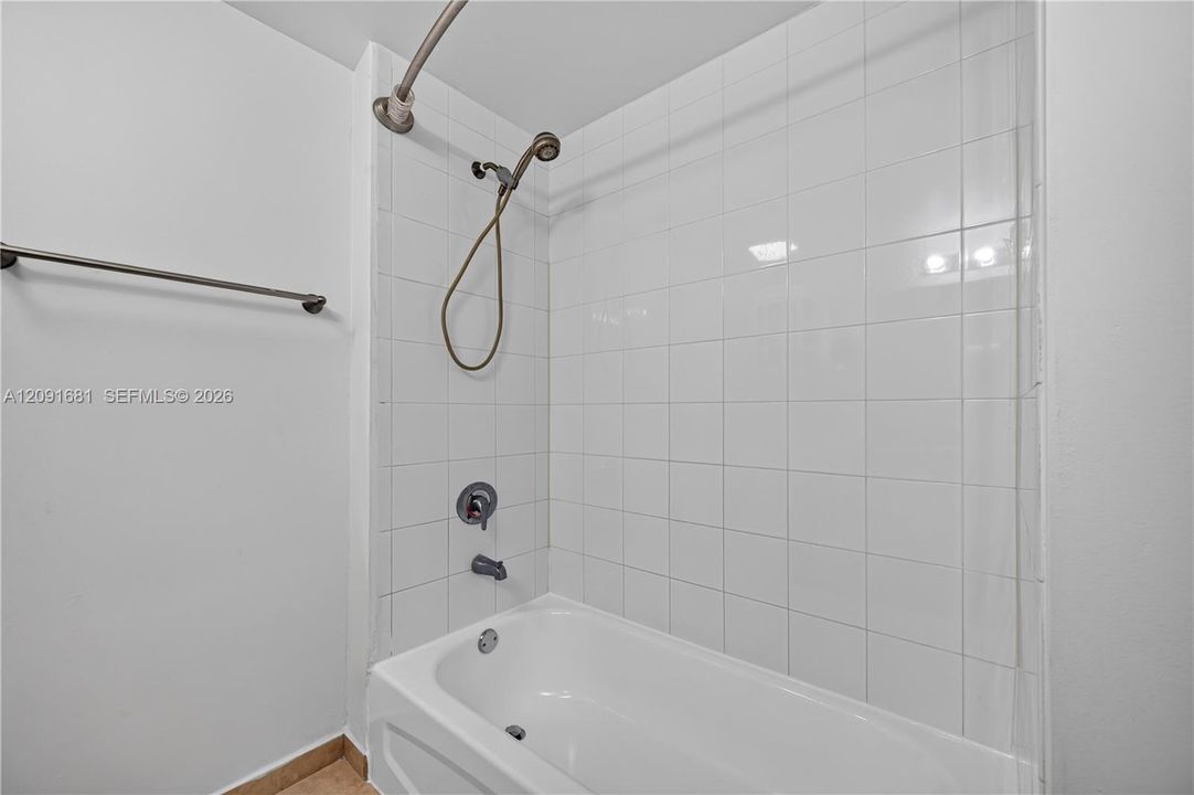 En Venta: $320,000 (2 camas, 2 baños, 840 Pies cuadrados)