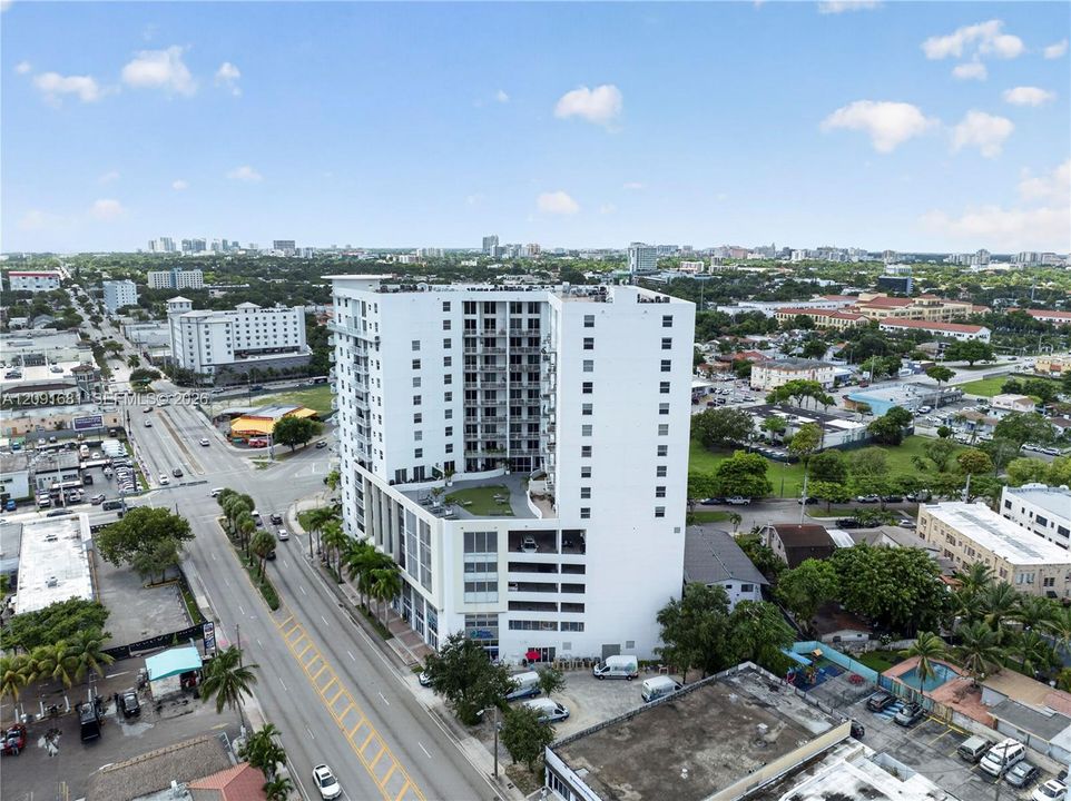 En Venta: $320,000 (2 camas, 2 baños, 840 Pies cuadrados)