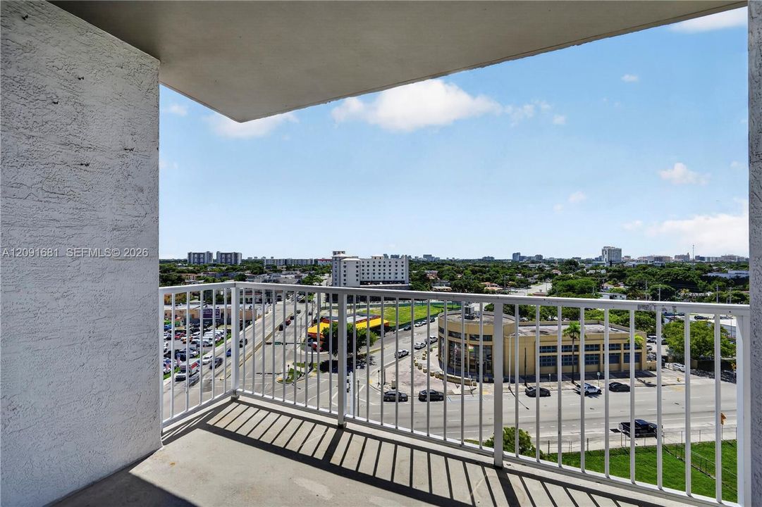 En Venta: $320,000 (2 camas, 2 baños, 840 Pies cuadrados)