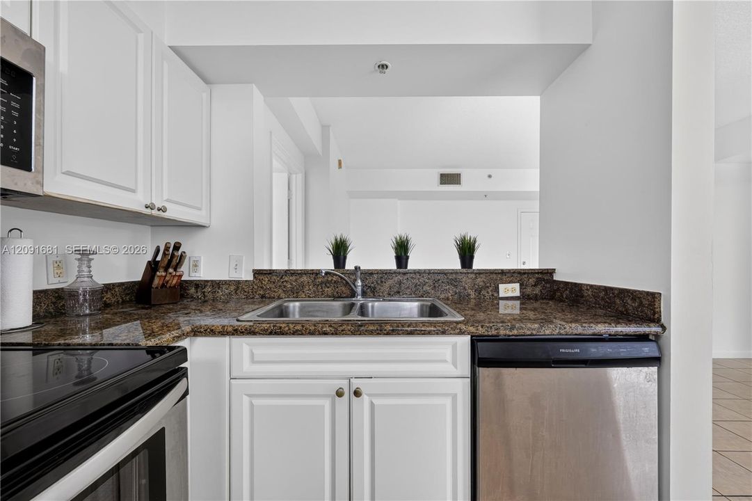 En Venta: $320,000 (2 camas, 2 baños, 840 Pies cuadrados)