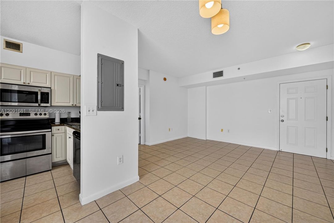 En Venta: $320,000 (2 camas, 2 baños, 840 Pies cuadrados)