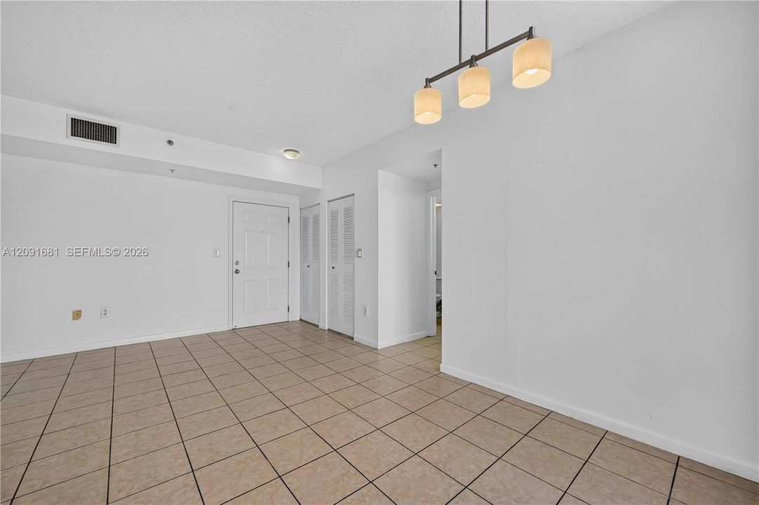 En Venta: $320,000 (2 camas, 2 baños, 840 Pies cuadrados)