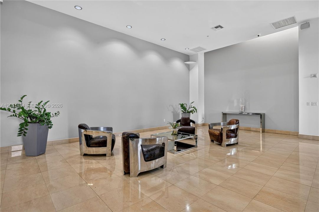 En Venta: $320,000 (2 camas, 2 baños, 840 Pies cuadrados)
